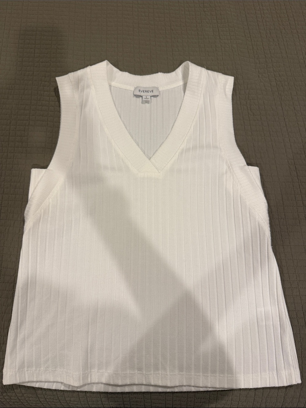 Evereve White Ribbed V-Neck Sleeveless Tank